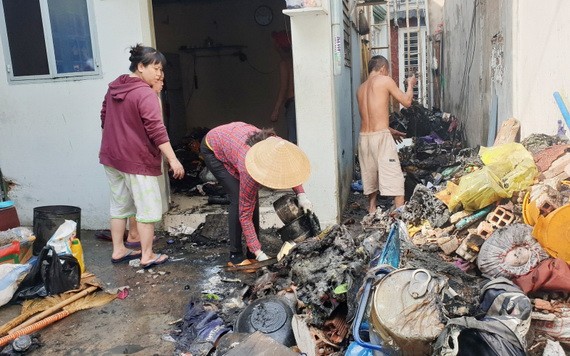 火勢熄滅後的現場一片狼藉。（圖源：安輝）