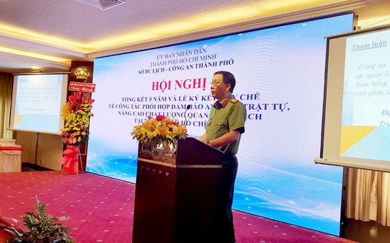 市公安廳出入境管理科長范玉進大校在會議上發言。（圖源：藍江）