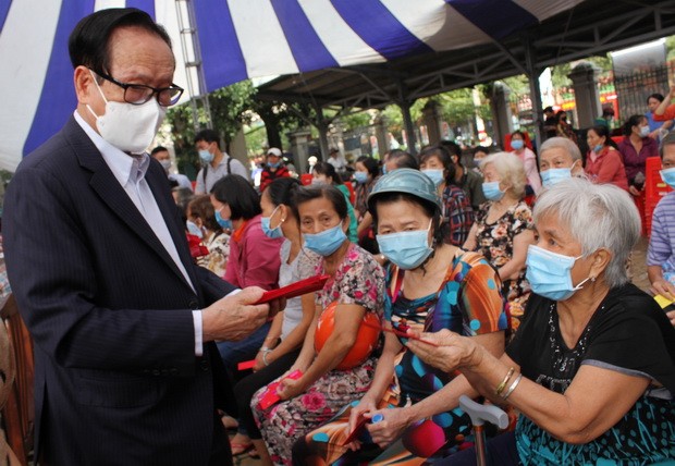 歲暮濟貧  愛傳千家 ảnh 1