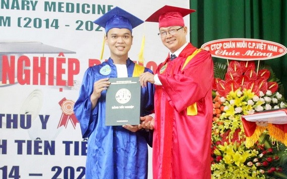 陳仲柯在畢業典禮上。