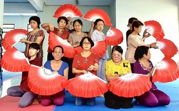 《茉莉花》歌舞排練一幕。