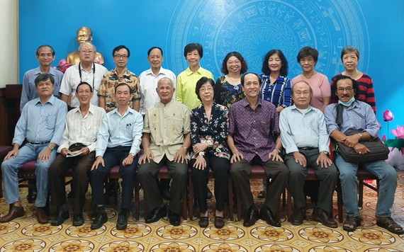 與會領導及代表在會後合照。