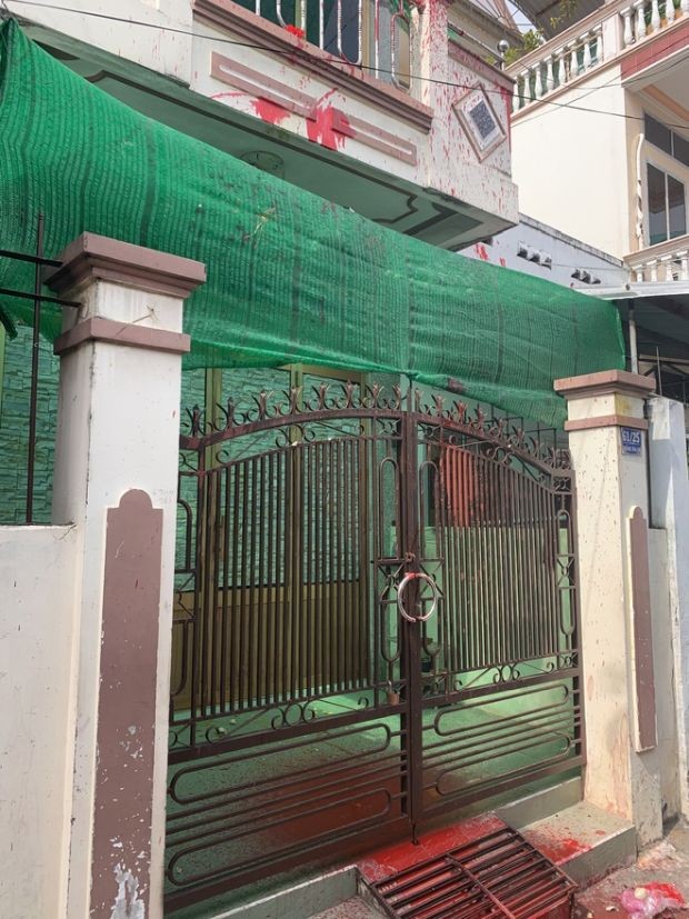 某民戶連遭陌生人潑紅漆恐嚇 ảnh 1