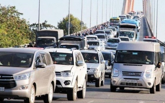 每逢節假日，迪廟橋的局部交通擁堵幾乎成了常態。（圖源：陳維）