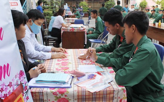 完成軍事義務士兵獲組委會提供就業信息。