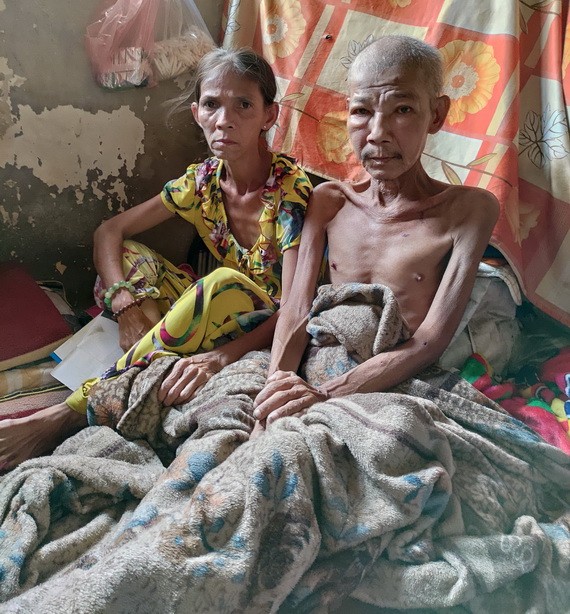 患上肺癆的高氏玉香與阮文山在窄小租房內。