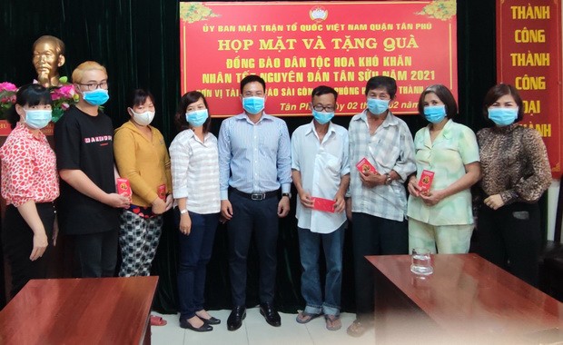 本報向3個郡縣華人派發禮物 ảnh 2