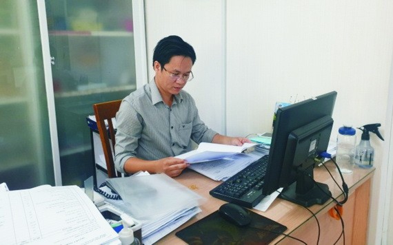 年輕華人黨員文國寶。