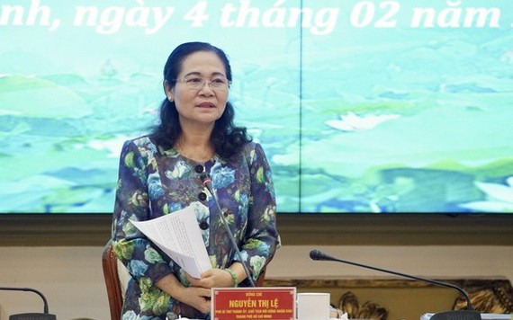 市委副書記、市人民議會主席、選舉委員會主席阮氏麗主持會議並發表講話。（圖源：黃雄）