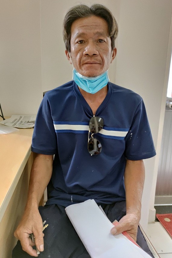 余偉幸正等錢就醫。