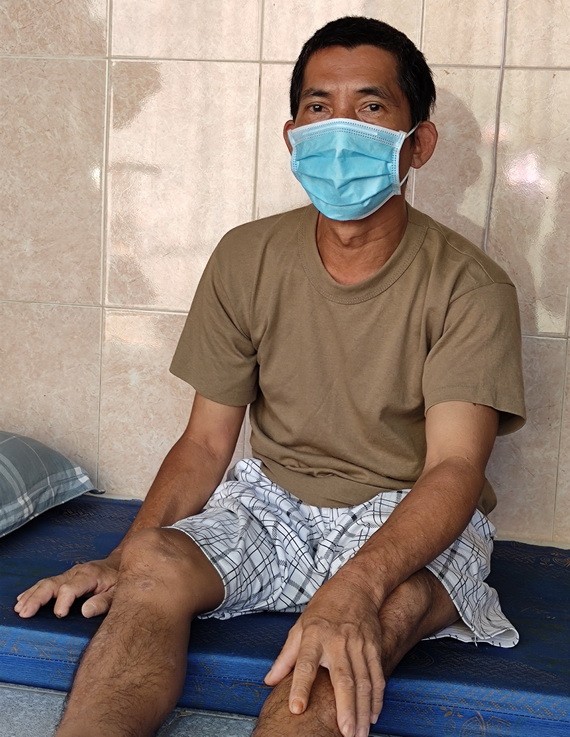 林國輝的右邊身仍虛弱無力。