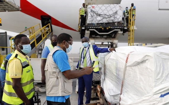 加納成首個透過Covax獲得疫苗的國家。（圖源：AP）