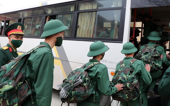 軍人啟程入伍。（圖源：越通社）