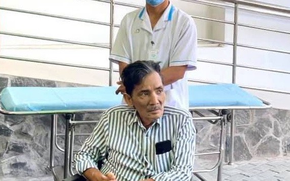 出院時的男演員商信。（圖源：翠薇）