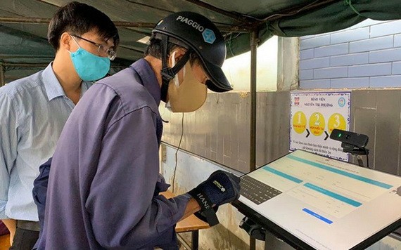 人們到阮智方醫院求診時都需先辦理電子健康申報手續。（圖源：元媚）