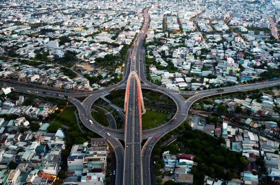 阮春福總理指示，峴港市總體規劃圖案應確保在保存與發展之間的和諧，重視改善市民的生活，制定未來期間該市現代和井然有序發展，成為中部與西原的大中心的導向。（圖源：）