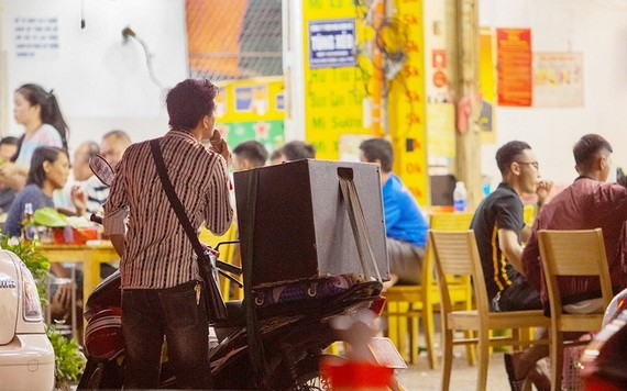 為處理自發性卡拉OK噪音，坊責成街區、區域警察跟進、提醒以及處理。