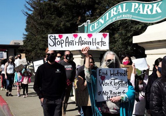 人們參加集會反對針對亞裔的歧視行為和仇恨犯罪。（圖源：新華社）
