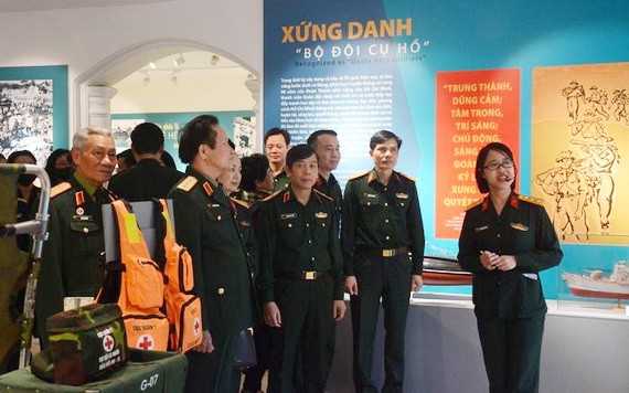 “軍隊青年-在黨旗下堅信不移”專題展一瞥。（圖源：日南）