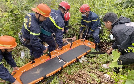 及時拯救深墜海雲嶺懸崖青年