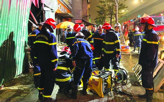 違建住房手腳架倒塌  1人被困