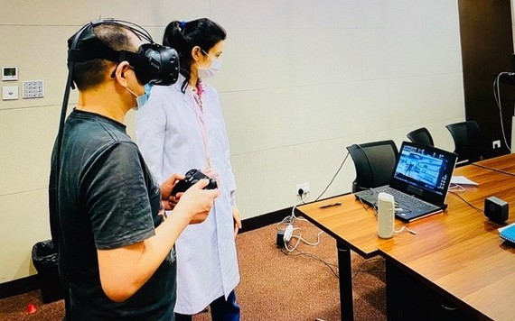 測試者只須穿戴頭戴式裝置並執行簡單的日常任務，虛擬視力障礙檢測平台便可計算出一個綜合的視力障礙分數。