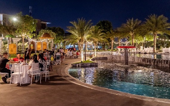 The Standard居民盡情享受區內的湖邊晚宴（實景圖）