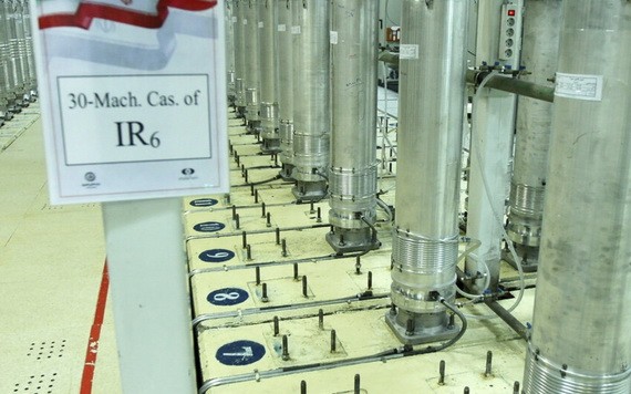 伊朗日前啟用納坦茲核設施的新型離心機，用來生產濃縮鈾。（圖源：AP）