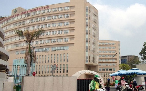 民眾在175軍醫醫院接受診療。