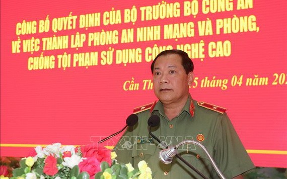 芹苴市公安廳長阮文順少將在儀式上致詞。（圖源：越通社）