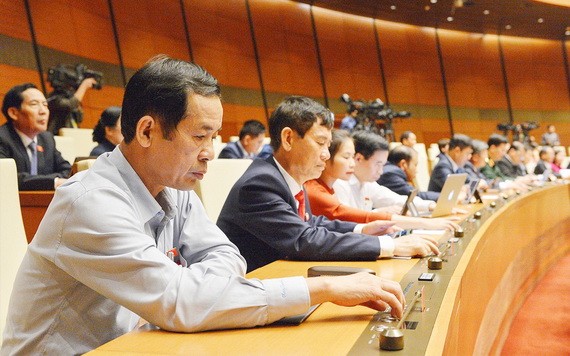 國會代表按鈕表決通過《防打毒品法》（修訂）。