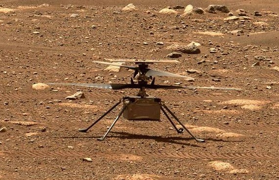 美國航天局19日宣佈，“機智”號無人直升機成功完成了在火星上的首次飛行，這是人造航空器首次在另一個行星上受控飛行。（圖源：NASA）
