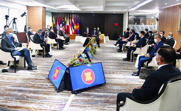 政府總理范明政出席東盟領導人會議 ảnh 1