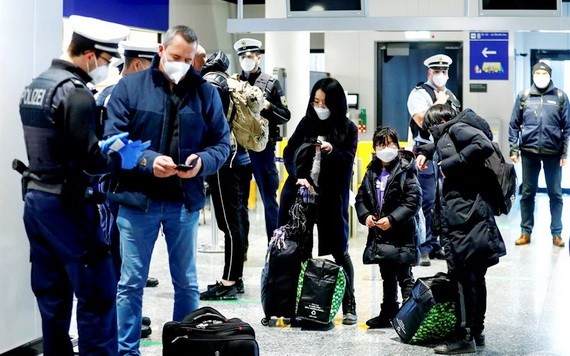 歐盟3日宣佈，研擬6月開放已經完整接種疫苗的非必要旅客赴歐洲旅遊。圖為德國法蘭克福機場。（圖源：路透社）