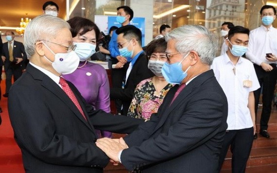 總書記阮富仲（左）出席集會。（圖源：越通社）