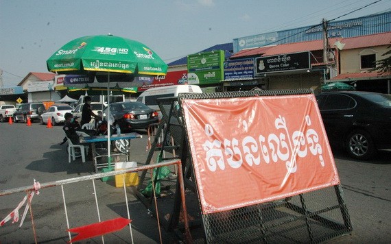 “解封”後，金邊市將實行黃、橙、紅區製度。圖為“橙區”已設立標識牌。 （圖源：柬中時報）