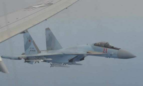 俄美軍機在空中對峙。（圖源：互聯網）