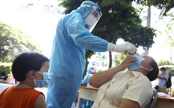 為主動防疫，本市已在娛樂場所、車站隨機採樣檢測新冠病毒。