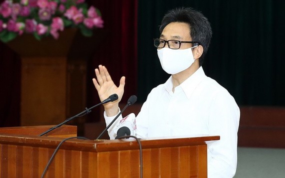 政府副總理、國家新冠肺炎疫情防控指委會主任武德膽在新聞發佈會上發言。（圖源：VGP）