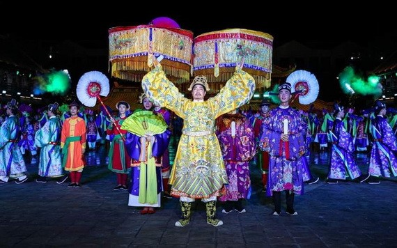 富國島“不夜城”一幕精彩的表演節目。 