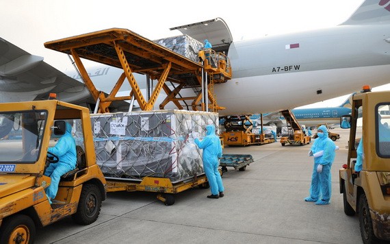 2021年5月16日下午，近 170 萬劑新冠疫苗運抵內牌機場。（圖源：衛生部）