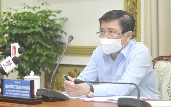 市人委會主席阮成鋒主持會議。（圖源：高昇）