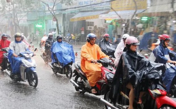 昨(17)日上午6時30分，強降雨籠罩了全市轄區。（圖源：L. Phong）