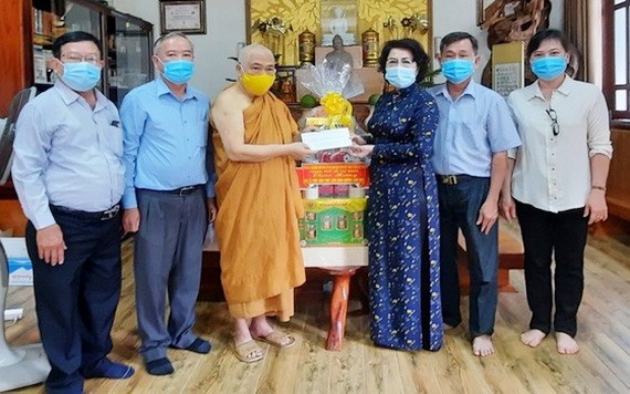 市領導看望佛教單位