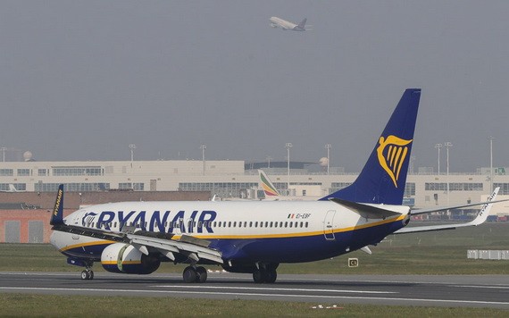 圖為瑞安航空的一架客機。（圖源：新華社）