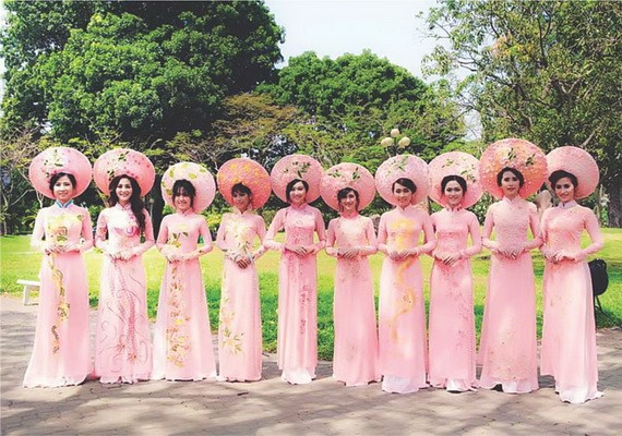 越南長衫風彩　陳光明　攝