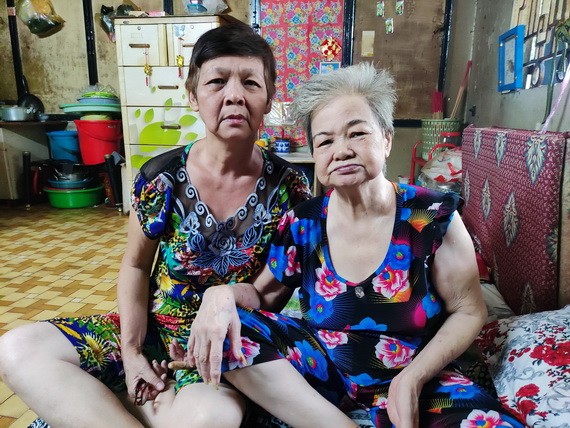 陳桂芳與張美在租房內。