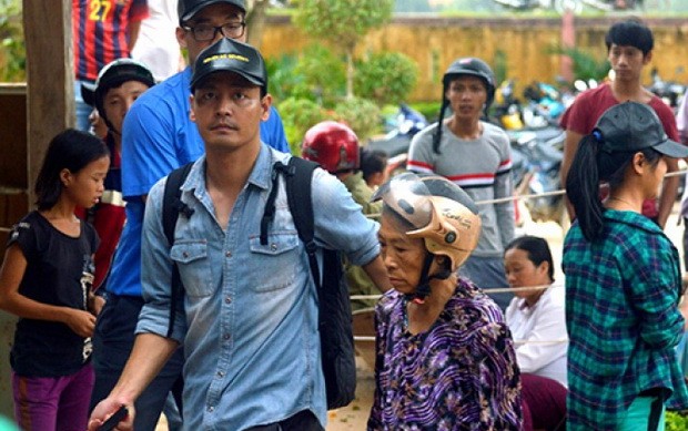 明星做慈善是非多 ảnh 2