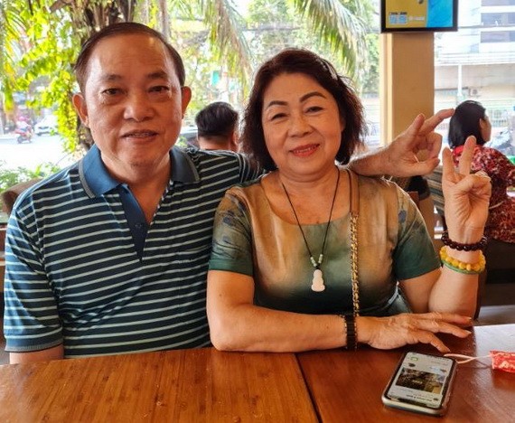 鄭同及陳愛華伉儷。