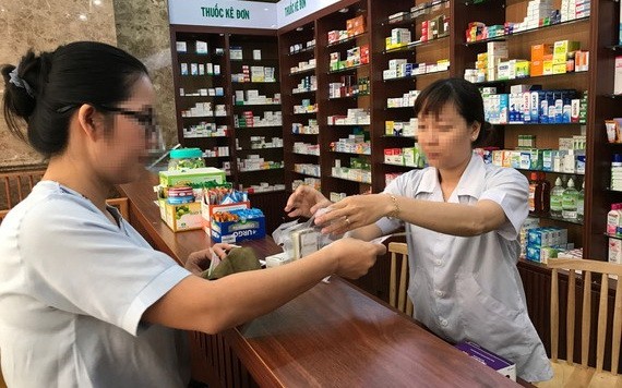 在各家藥店容易買到保健品。 